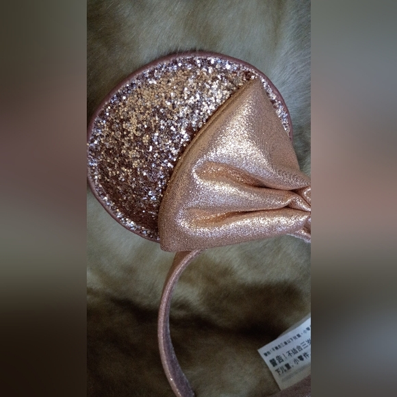 NWOT Disney Minnie Mouse Rose Gold Sequined Ear Headband Disney World - Picture 2 of 5